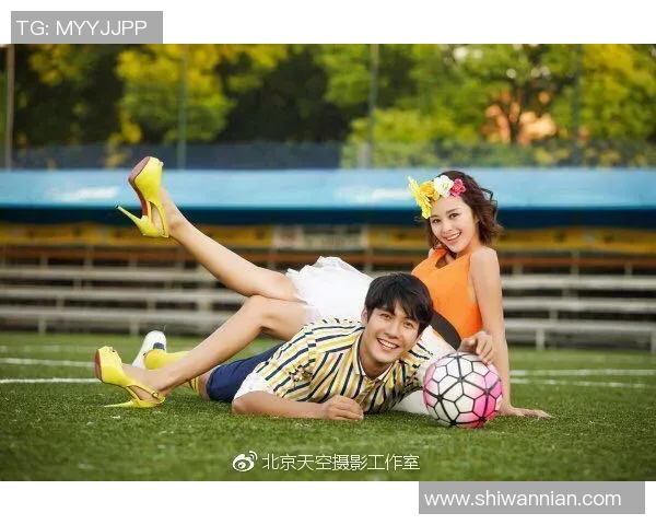 足球明星婚纱照中的优雅女性形象展现了爱情与梦想的完美结合